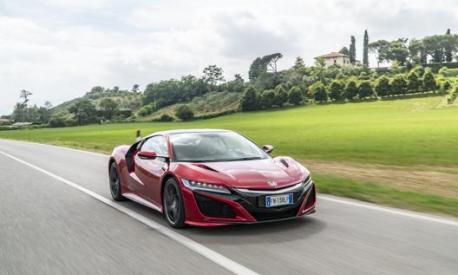 Honda NSX Vs Nissan GT R La Prova In Pista Al Mugello Gazzetta It