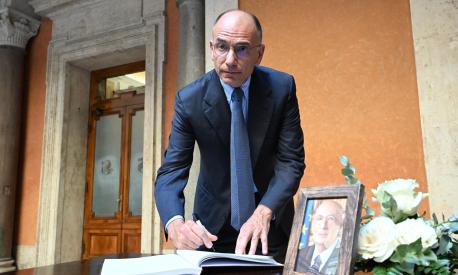 Napolitano Funerale Con Rito Laico Cosa Significa Come Si Svolge