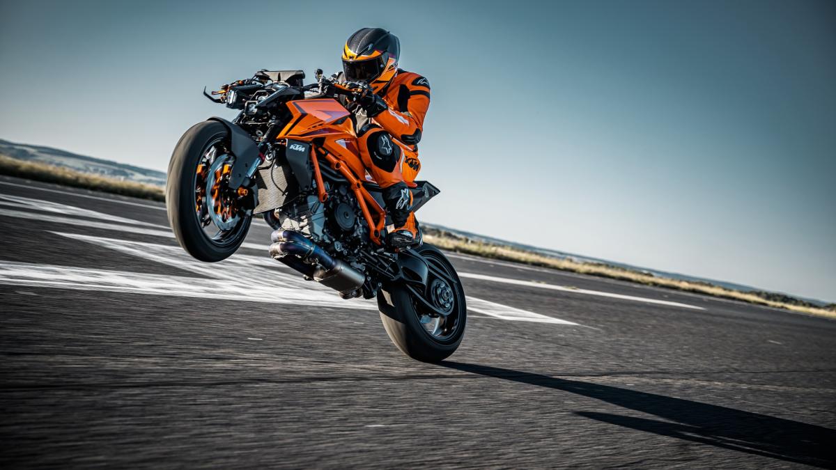 Ktm 1390 Super Duke R E R Evo Potenza Foto E Dati Delle Naked