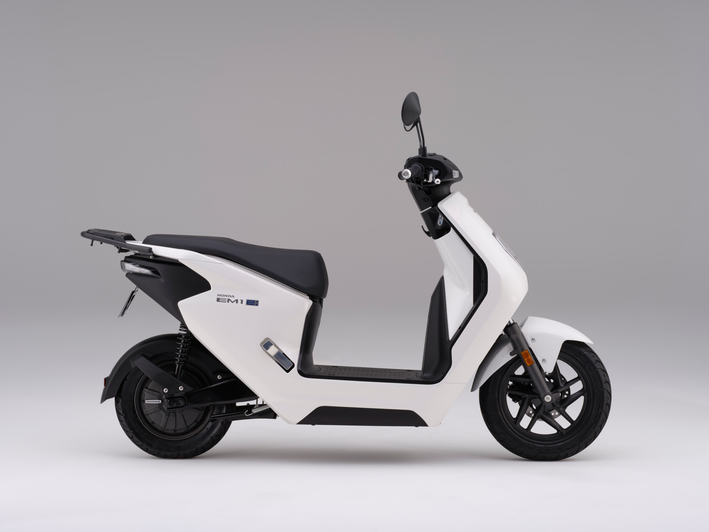 Honda Em E Il Primo Scooter Elettrico Per Il Mercato Europeo