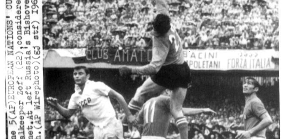 La storia degli Europei: 1968, Facchetti alza la coppa