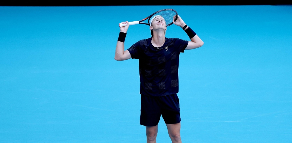 Sebastian Korda festeggia la vittoria contro Alcaraz