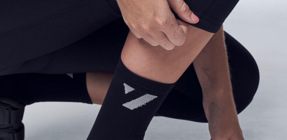 Il ciclismo ad aprile: cosa indossare dalla pancia in giù (e quando piove...)