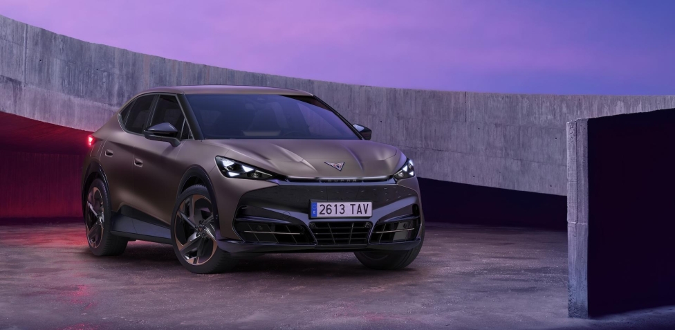 Cupra Tavascan si rinnova: più tecnologia di bordo e una versione entry level da 190 Cv