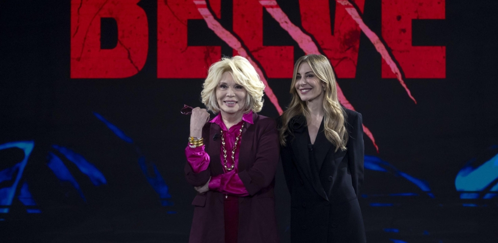 Belve con Francesca Fagnani riparte su Rai 2 con Amanda Lear e Micaela Ramazzotti