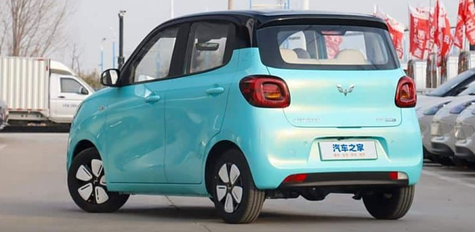 Hongguang Mini Ev, il nuovo Suv che sembra una Pandina e costa meno di uno scooter