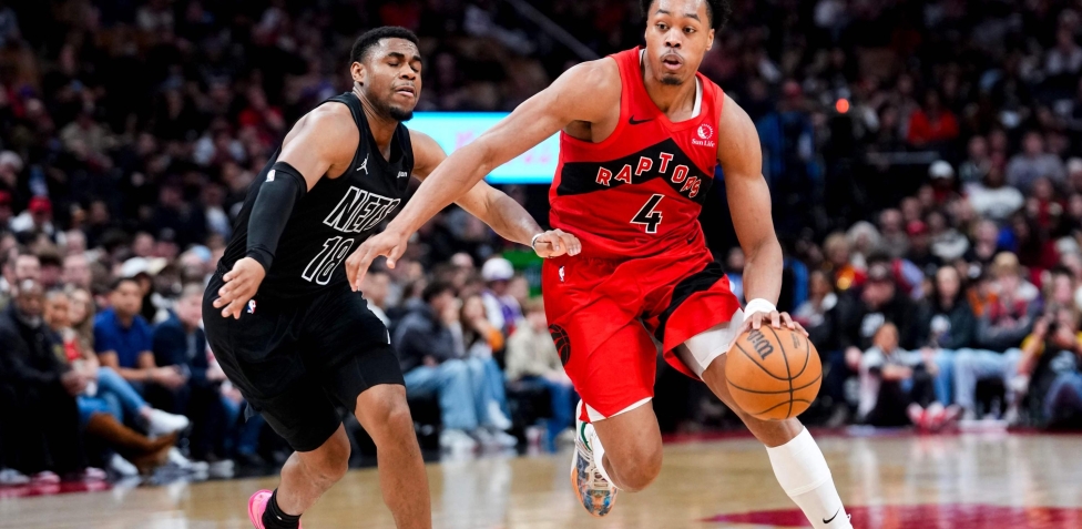 Toronto conquista i playoff, Denver terza a Ovest davanti ai Lakers. Milwaukee caccia Rivers