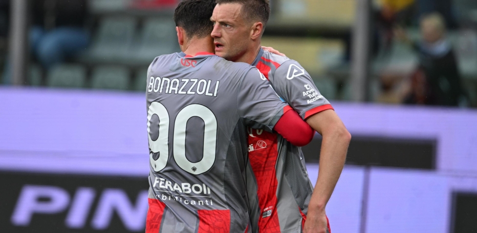 Esultanza dei giocatori della Cremonese contro il Pisa