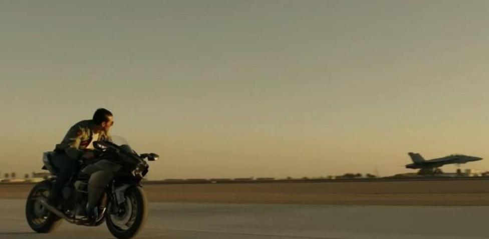 Maverick Viñales, in pista a Jerez MotoGP con il casco di Top Gun