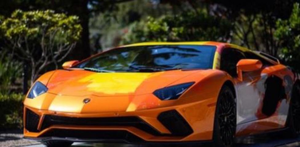Tori e livrea arancione per la Lamborghini Aventador pezzo unico |  
