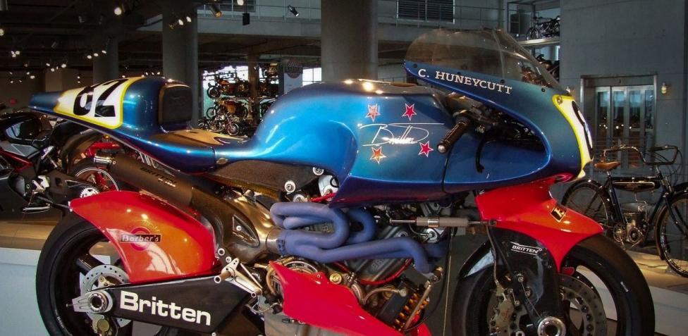 Britten V1000: una scultura con i mattoncini Lego