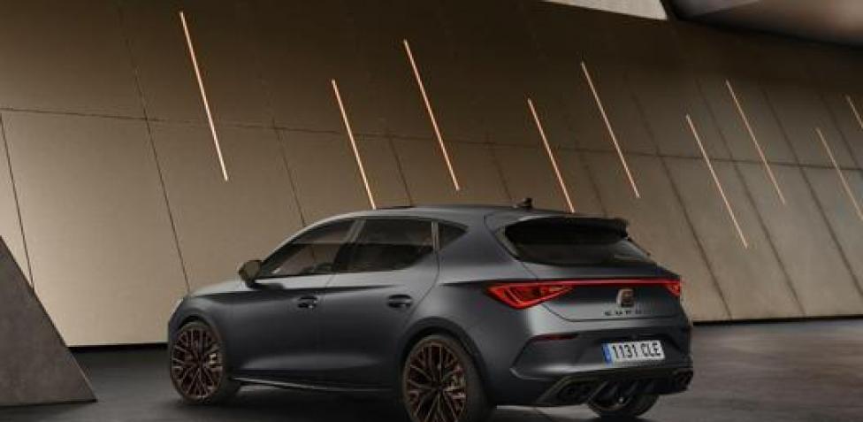 Cupra Leon, arriva la versione con 300 Cv: prezzo e caratteristiche