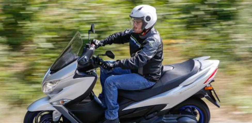 Suzuki Burgman 400, la prova e prezzo dello scooter middle size