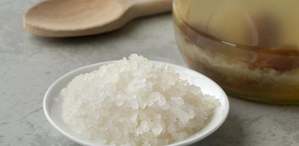 Il kefir d'acqua: benefici, proprietà e raccomandazioni - Benessere Naturale