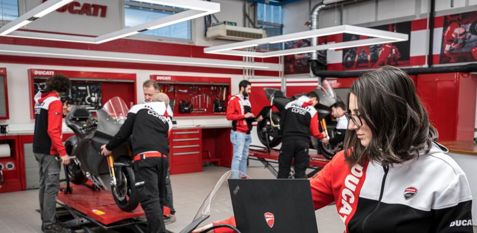 Ducati V21L começa a ser testada na pista visando a MotoE 2023