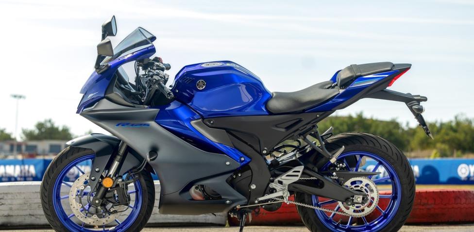 Yamaha R125 2023: la prova della sportiva in pista e su strada