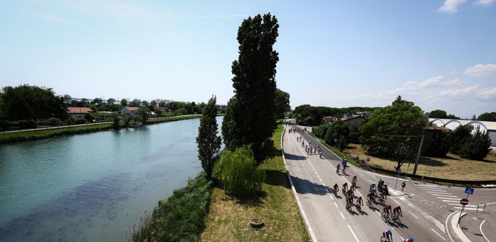 Monopattini e bici, casco e assicurazione obbligatori