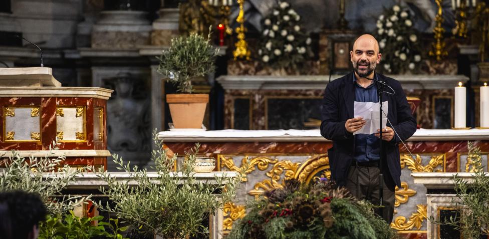 Funerali di Michela Murgia: circa mille persone fuori dalla Chiesa