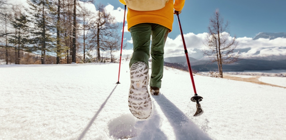 Correre sulla neve: consigli pratici dalle racchette all'abbigliamento