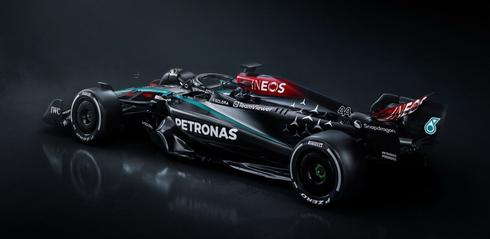 Nuova Mercedes F1 W15, la presentazione dell'ultima auto di Hamilton prima  della Ferrari