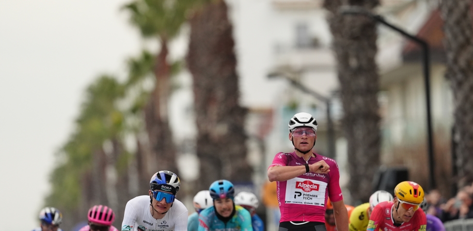 Mathieu van der Poel taglia il traguardo