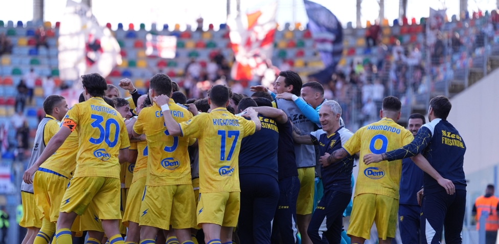 Il Frosinone vince e si regala una Pasqua in testa alla classifica. Padova, è crisi nera