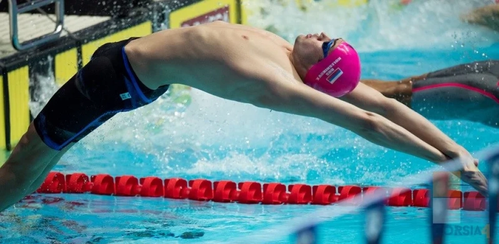 La decisione di World Aquatics: atleti russi e bielorussi potranno tornare a gareggiare con inno e bandiera