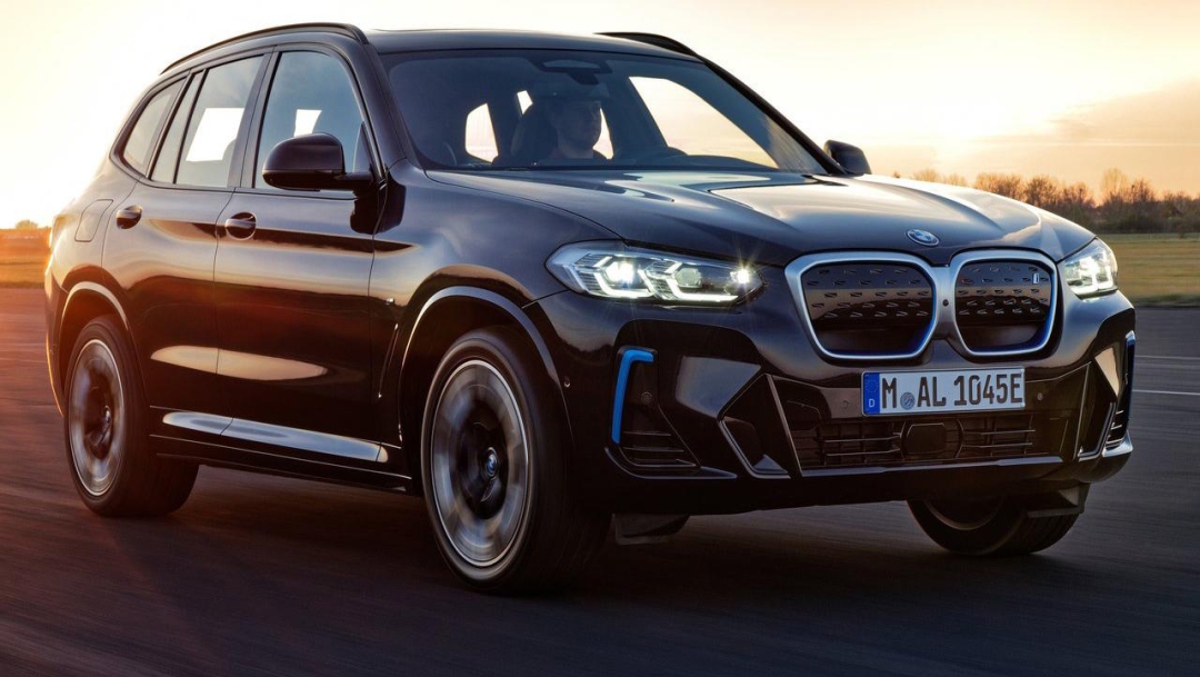 Promozione Bmw iX3, perché conviene guidarla in leasing