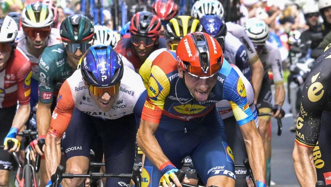 Britain's Thomas Pidcock, right, leads the limb before Belgium's Wout Van Aert, center, Italy's Giulio Ciccone, center left in multi-colored jersey, and Canada's Michael Woods, center left, during the second stage of the Tour de France cycling race over 209 kilometers (130 miles) with start in Vitoria-Gasteiz and finish in San Sebastian, Spain, Sunday, July 2, 2023. (Bernard Papon/Pool Photo via AP)