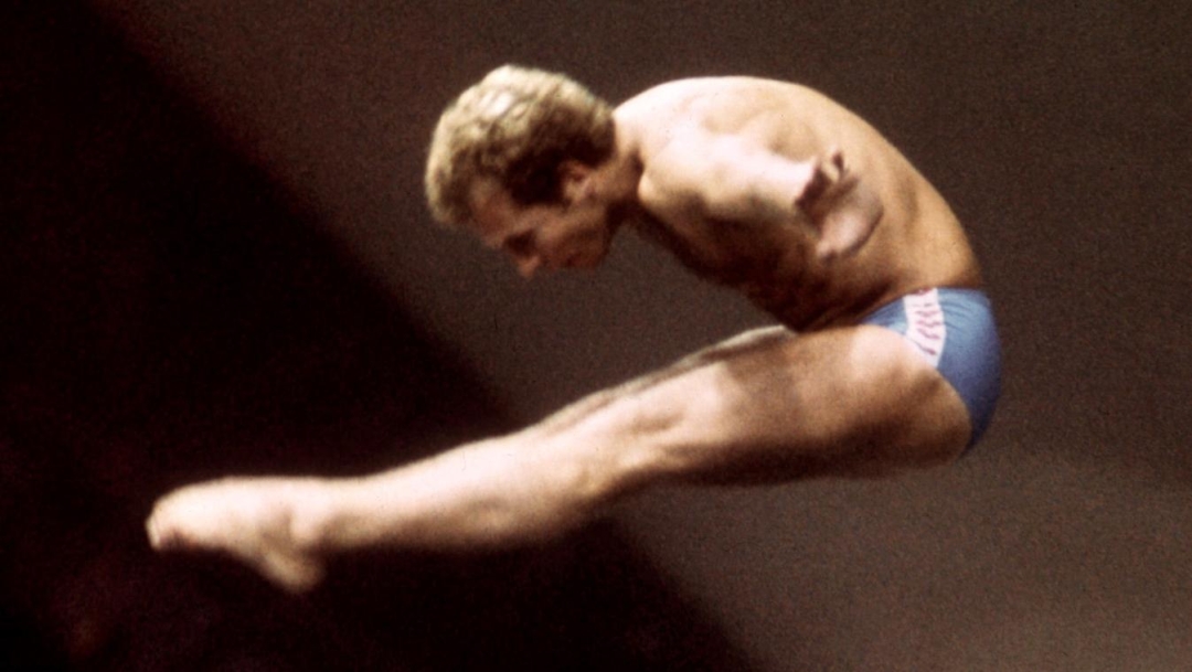 Le plongeur italien diver Klaus Dibiasi en action au cours de l'Ã©preuve du tremplin de 5m des Jeux Olympiques de MontrÃ©al, le 28 juil 1976. Dibiasi a remportÃ© la mÃ©daille d'or, obtenant ainsi son 3e titre olympique aprÃ¨s Mexico et Munich. (Photo by - / AFP)