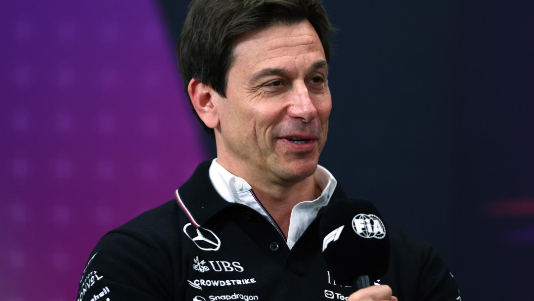 Toto Wolff in conferenza stampa a Suzuka. Getty