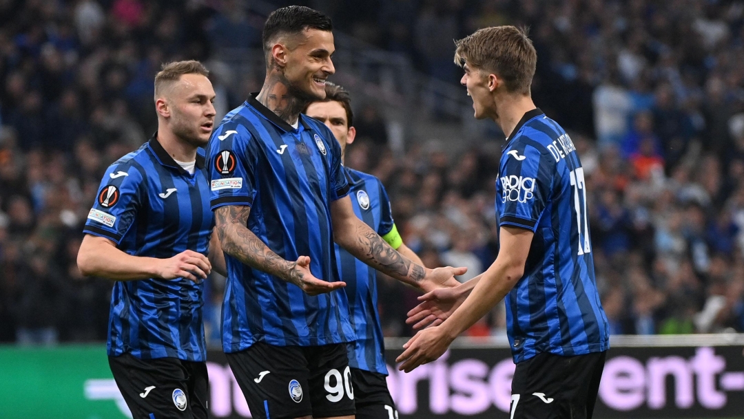 Atalanta's Italian forward #90 Gianluca Scamacca (2L) celebrates with Atalanta's Belgian midfielder #17 Charles De Ketelaere (R) after scoring Atalanta's first goal during the UEFA Europa League semi-final first leg football match between Olympique de Marseille (OM) and Atalanta at the Stade Velodrome in Marseille, southern France, on May 2, 2024. (Photo by Sylvain THOMAS / AFP)