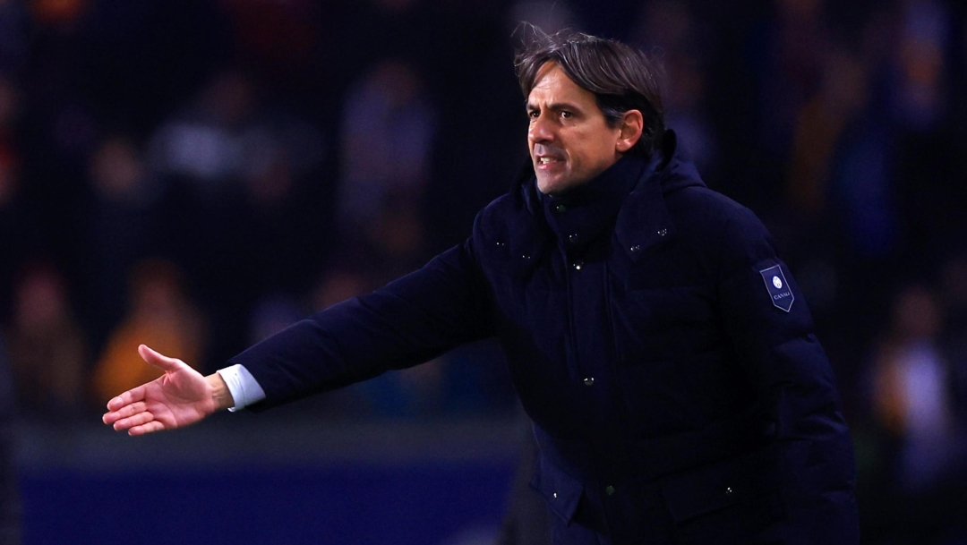 epa11845911 Milan head coach Simone Inzaghi gestures during the UEFA Champions League league phase match between Sparta Prague and Inter Milan, in Prague, Czechia, 22 January 2025.  EPA/MARTIN DIVISEK