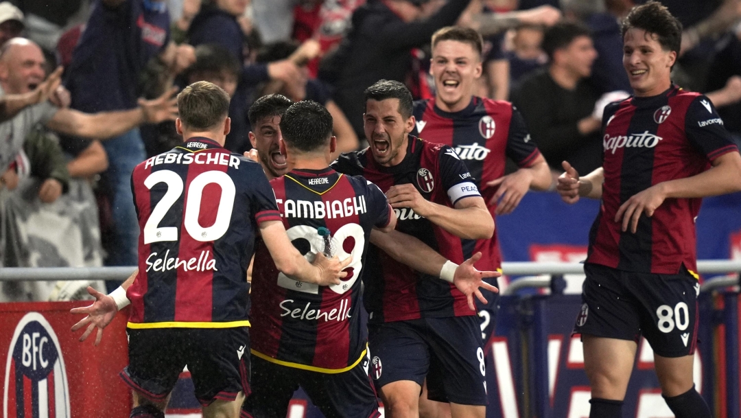 Bologna's Riccardo Orsolini celebrates after scoring the 1-0 goal for his team during the Serie A Enilive 2024/2025 match between Bologna and Inter - Serie A Enilive at Renato Dall’Ara Stadium - Sport, Soccer - Bologna, Italy - Sunday April 20, 2025 (Photo by Massimo Paolone/LaPresse)