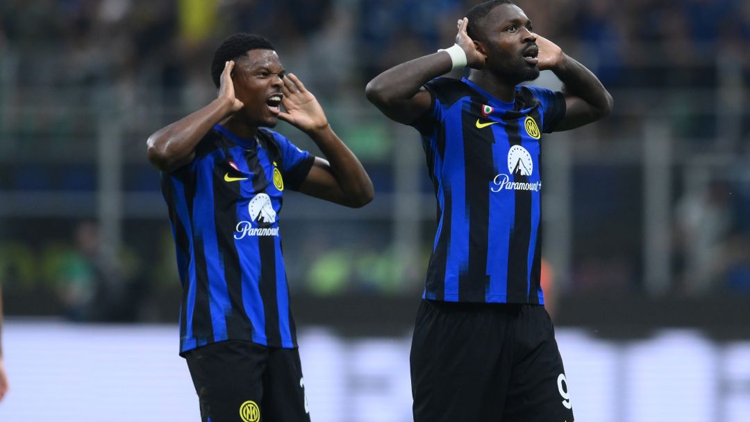 MILAN, ITALY - SEPTEMBER 16: Marcus Thuram of FC Internazionale celebrates after scoring his team's second goal with teammate Denzel Dumfries during the Serie A TIM match between FC Internazionale and AC Milan at Stadio Giuseppe Meazza on September 16, 2023 in Milan, Italy. (Photo by Mattia Pistoia - Inter/Inter via Getty Images)