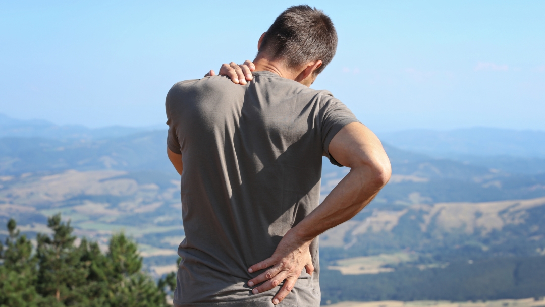 Mal di schiena e sport: cosa fare secondo il fisioterapista