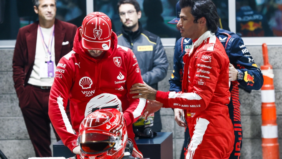 epa10982073 Spanish Formula One driver Carlos Sainz Jr. of Scuderia Ferrari (R) and Monaco's Formula One driver Charles Leclerc of Scuderia Ferrari (L) following the Qualifying session for the Formula 1 Las Vegas Grand Prix, in Las Vegas, Nevada, USA, 18 November 2023. The Formula 1 Las Vegas Grand Prix is held at the Las Vegas Strip Circuit on 18 November 2023.  EPA/ETIENNE LAURENT