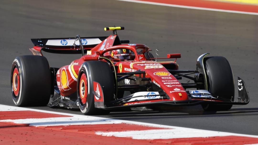 epa11672095 Carlos Sainz of Spain for Team Ferrari in action during the Formula One United States Grand Prix, at the Cirtcuit of the Americas in Austin, TX, USA, 20 October 2024.  EPA/JOHN MABANGLO