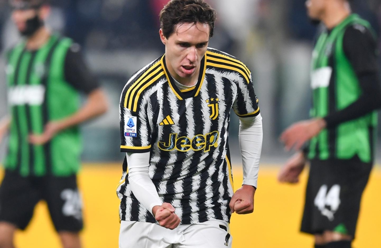 TURIN, ITALY - JANUARY 16: Federico Chiesa of Juventus celebrates scoring his team's third goal during the Serie A TIM match between Juventus and US Sassuolo - Serie A TIM  at  on January 16, 2024 in Turin, Italy. (Photo by Valerio Pennicino/Getty Images)