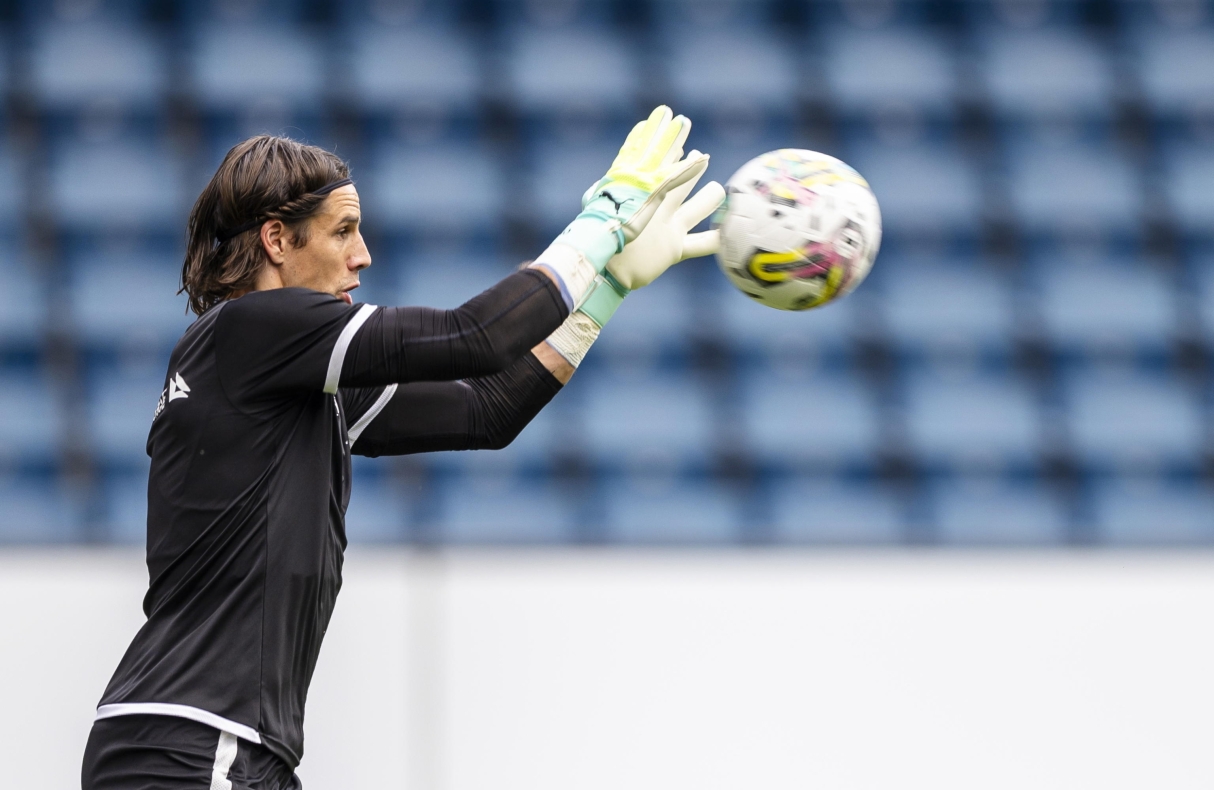epa10698557 Switzerland's goalkeeper Yann Sommer during a training session of the Swiss national soccer team in Lucerne, Switzerland, 18 June 2023. Switzerland plays Romania in a UEFA Euro 2024 qualifying soccer match on 19 June.  EPA/MICHAEL BUHOLZER