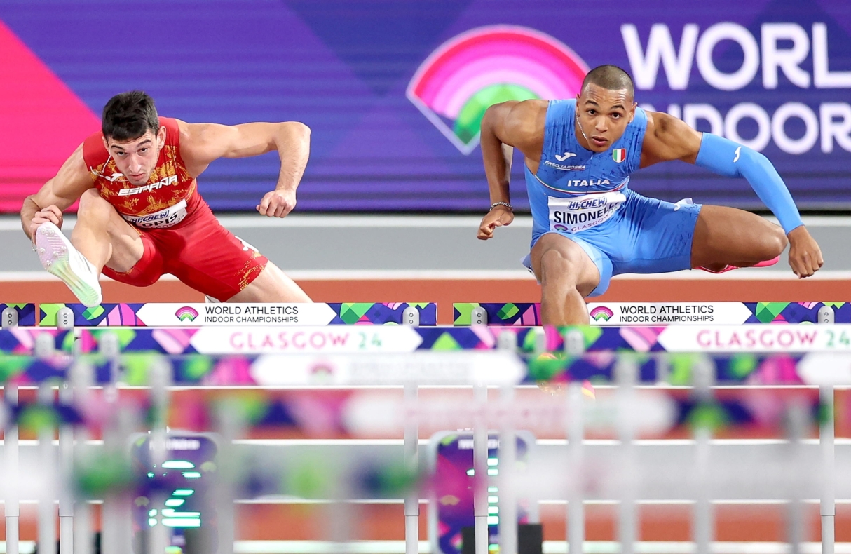 epa11195317 Enrique Llopis (L) of Spain and Lorenzo Ndele Simonelli of Italy compete in the Men's 60m Hurdles final at the World Athletics Indoor Championships in Glasgow, Britain, 02 March 2024.  EPA/ADAM VAUGHAN