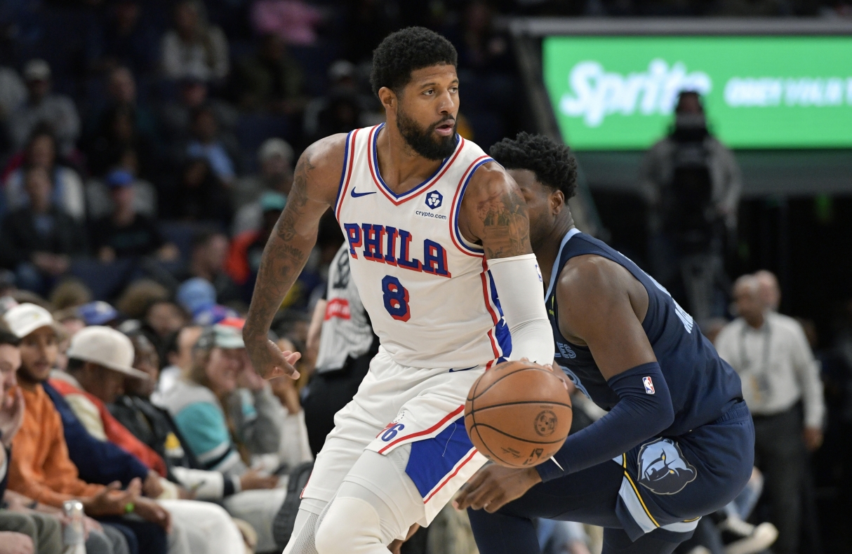 Philadelphia 76ers forward Paul George (8) handles the ball ahead of Memphis Grizzlies forward Jaren Jackson Jr. (13) in the first half of an NBA basketball game Wednesday, Nov. 20, 2024, in Memphis, Tenn. (AP Photo/Brandon Dill) 


associated Press / LaPresse
Only italy and Spain