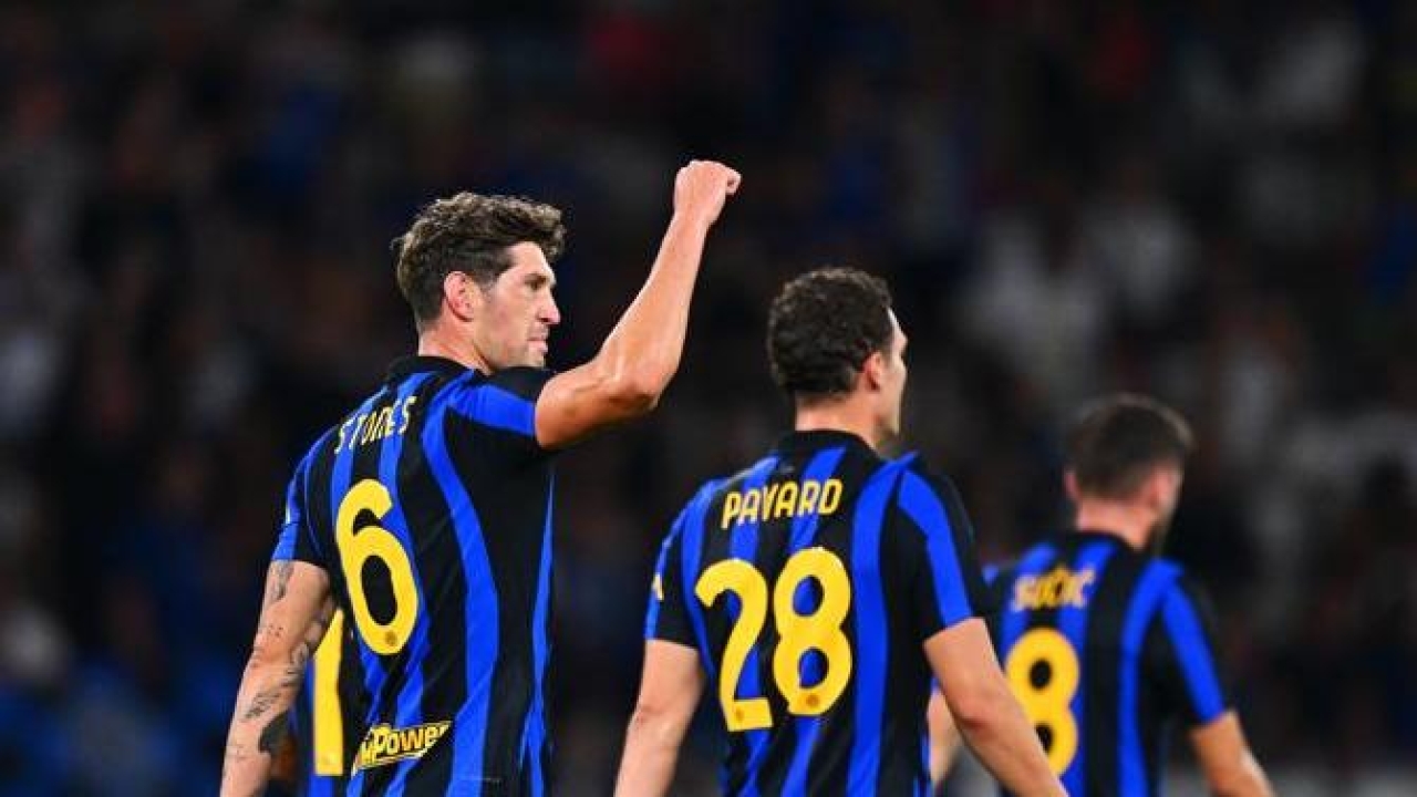 che gol di stones all esordio la sua girata vincente regala il successo all8217inter