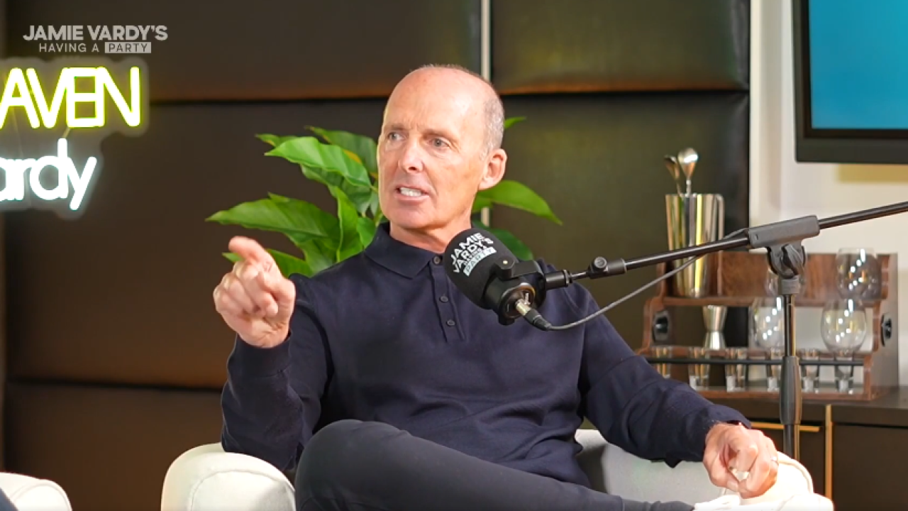 l ex arbitro mike dean senza filtri a volte per scherzare non fischiavo apposta da Video.gazzetta.it l ex arbitro mike dean senza filtri a volte per scherzare non fischiavo apposta