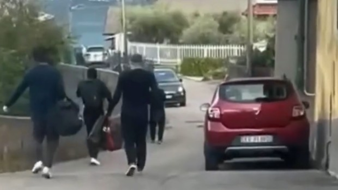 furto in casa di caqueret i ladri scappano con borse e orologi di lusso da Video.gazzetta.it furto in casa di caqueret i ladri scappano con borse e orologi di lusso