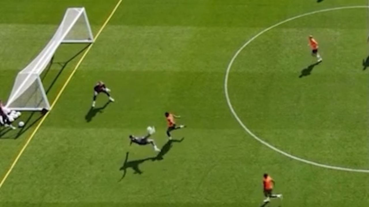 Ma che gol ha fatto Mbappé? Rovesciata senza senso durante l'allenamento