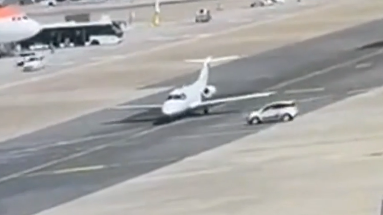 Spavento a Linate: l'auto non frena e si scontra con un jet privato