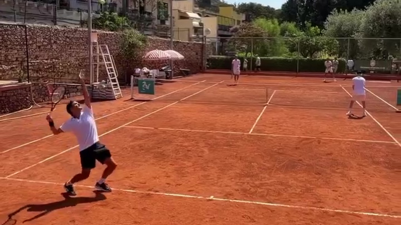 Federer non perde il tocco: passante di dritto meraviglioso a Taormina