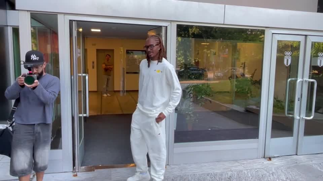 inter djed spence 232 arrivato al coni per le visite mediche poi la firma da Video.gazzetta.it inter djed spence 232 arrivato al coni per le visite mediche poi la firma