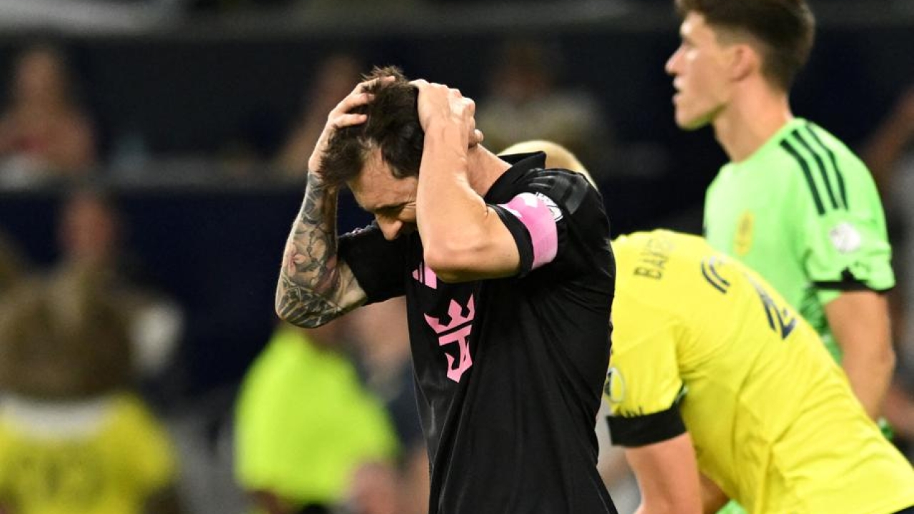 Messi, che serata da incubo: ancora un rigore fallito, due pali e gol annullato